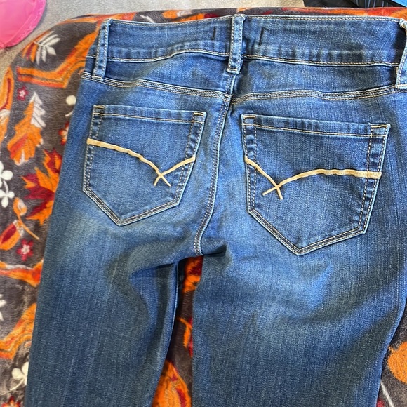 Size 1 bullhead skinny jeans. - Picture 4 of 4